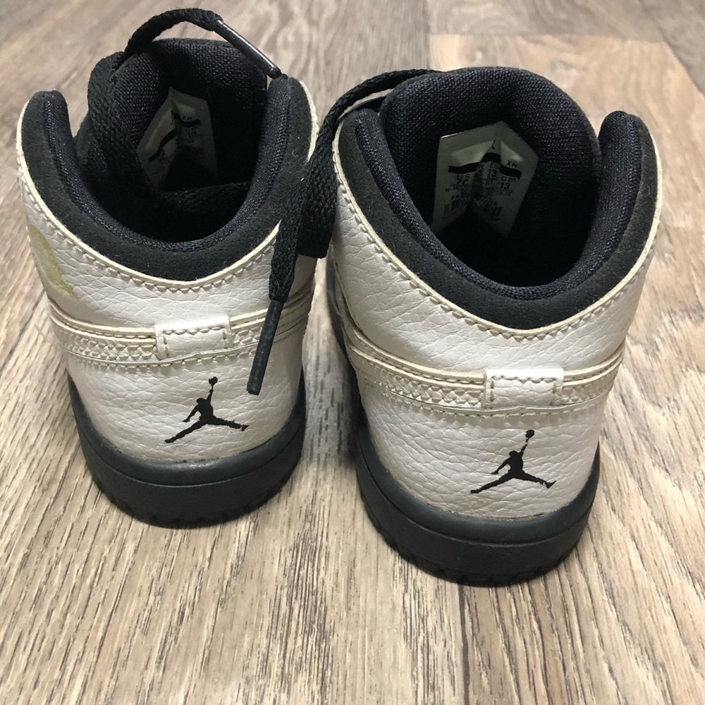 JORDANS Hi Tops Sneakers White AiR Jordan Sz 7 - Picture 5 of 8